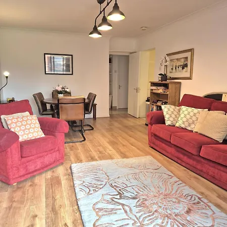 Apartment Modern Two Bed With Parking
