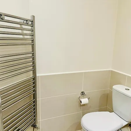 Peaceful And Cosy In Wprivate Bath - Close To Airport Homestay *