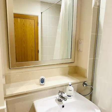 Peaceful And Cosy In Wprivate Bath - Close To Airport Homestay *
