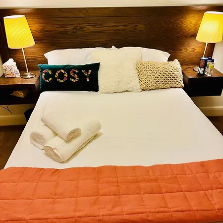 Peaceful And Cosy In Wprivate Bath - Close To Airport Homestay