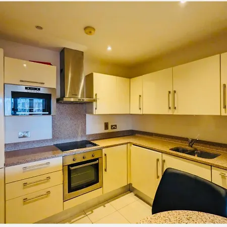 Peaceful And Cosy In Wprivate Bath - Close To Airport *