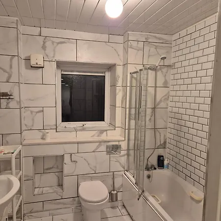 Homestay Comfortable Beside Luas Line 1 Dublin