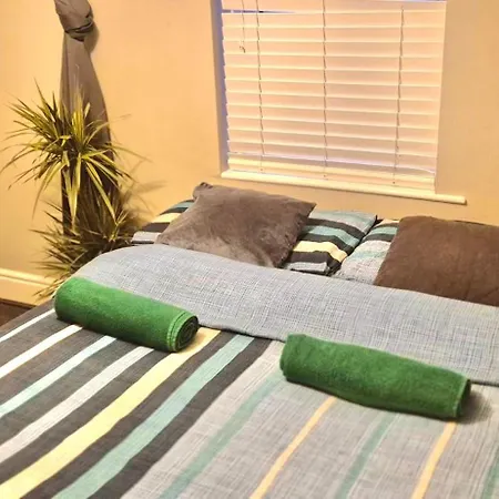 Whole Private Flat - Holiday home