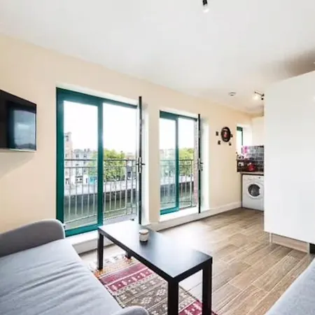 Centrally Located, Disc0unt Via What App !beautiful ! Check The Number From The Photo !! Apartment