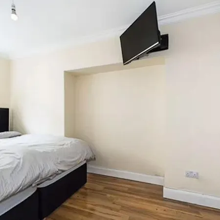 Apartment Centrally Located, Disc0unt Via What App !beautiful ! Check The Number From The Photo !! *