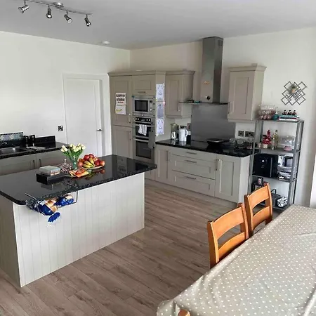 Homestay Private Single Bedroom In Beautiful House Dublin