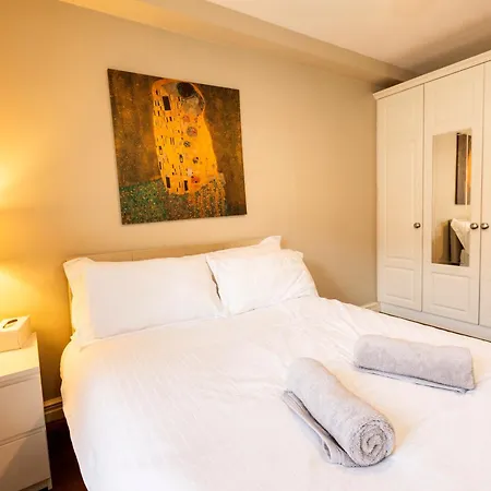 The Picasso - Trendy 2 Bd Ap- 4 - Super Fast Wifi Dublin