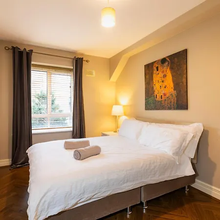 The Picasso - Trendy 2 Bd Ap- 4 - Super Fast Wifi Apartment