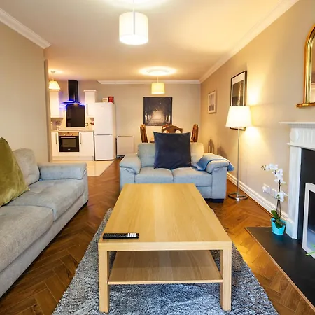 The Picasso - Trendy 2 Bd Ap- 4 - Super Fast Wifi Apartment *
