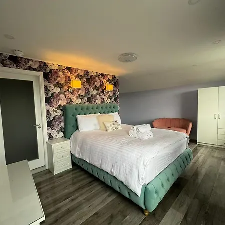 Homestay Gardiner House