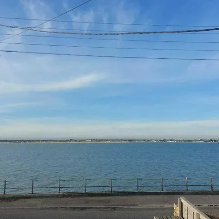 Holiday home Stunning Unique & Elegantly Refurbed Seafront 2bd *