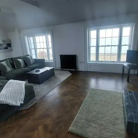 Stunning Unique & Elegantly Refurbed Seafront 2bd Holiday home Dublin
