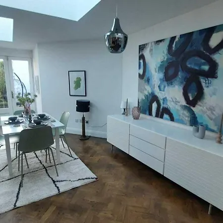 Stunning Unique & Elegantly Refurbed Seafront 2bd