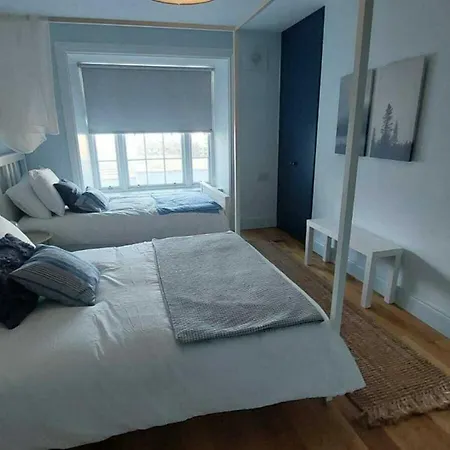 Holiday home Stunning Unique & Elegantly Refurbed Seafront 2bd *