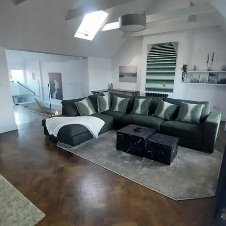 Stunning Unique & Elegantly Refurbed Seafront 2bd Holiday home