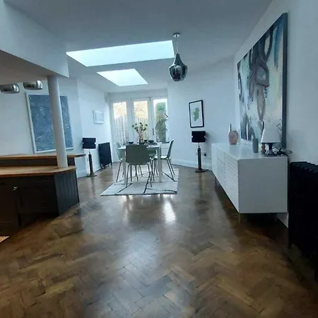 Stunning Unique & Elegantly Refurbed Seafront 2bd Holiday home
