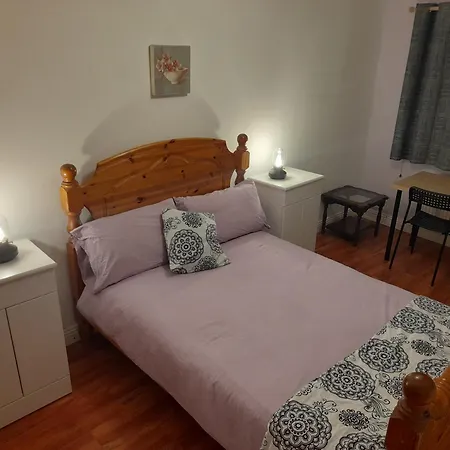 Homestay Comfortable Beside Luas Line 1 *