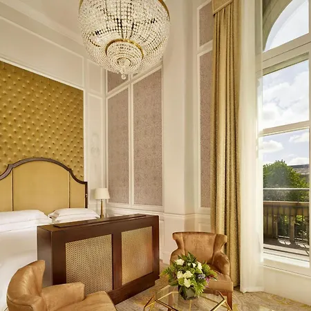 The College Hotel, Autograph Collection Hotell