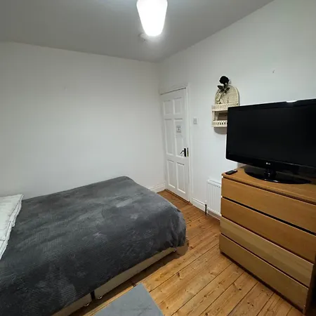 Cozy Double Bedroom *