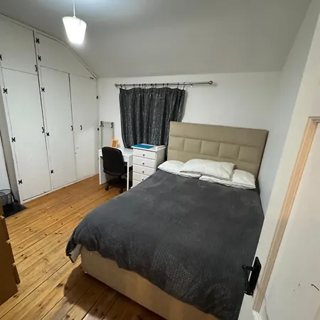 Cozy Double Bedroom Homestay *