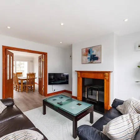 Centre Modern 3 Bedroom House Holiday home *