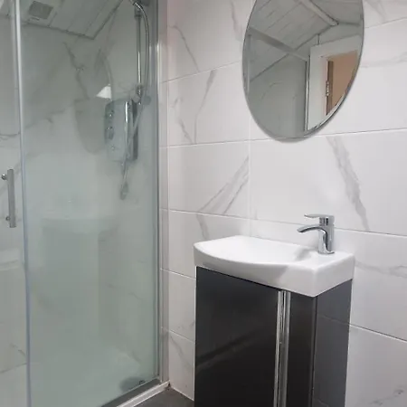 Apartment Upgraded Loft Style Duplex At Rathmines Village