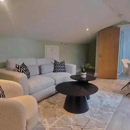 Upgraded Loft Style Duplex At Rathmines Village Apartment *