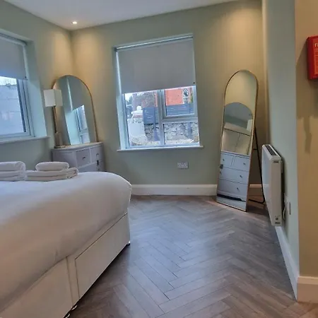 Apartment Upgraded Loft Style Duplex At Rathmines Village