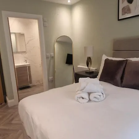 Upgraded Loft Style Duplex At Rathmines Village Apartment *