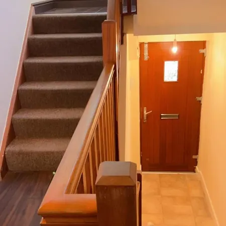 Apartment King Bed Just 8 Minutes To Airport