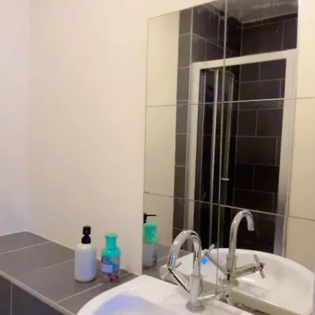Apartment King Bed Just 8 Minutes To Airport *