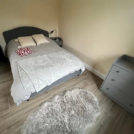 Apartment Two Bedroom Ground Floor Apartment, Professionally Managed *