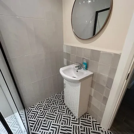 Two Bedroom Ground Floor Apartment, Professionally Managed Apartment *