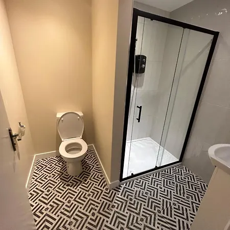 Apartment Two Bedroom Ground Floor Apartment, Professionally Managed