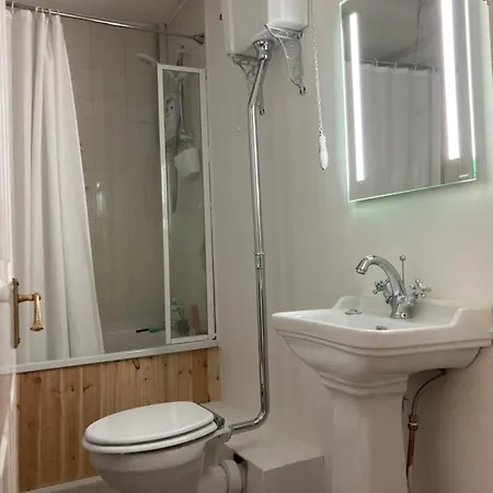 Villa Entire Terraced Two Story Redbrick House With Parking In Secluded Cul De Sac