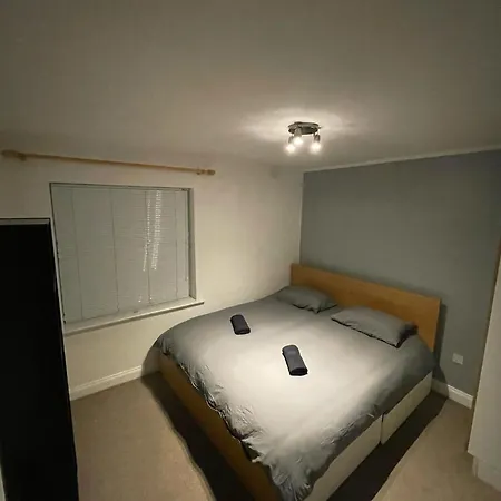 Spacious 2 Bedroom Near The Spire