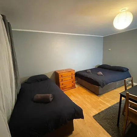 Spacious 2 Bedroom Near The Spire