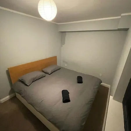 Apartment Spacious 2 Bedroom Near The Spire