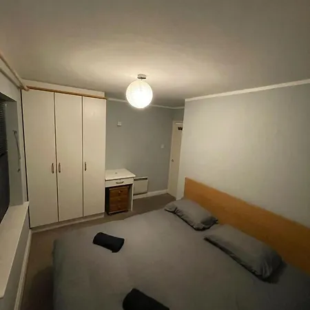 Spacious 2 Bedroom Near The Spire Dublin