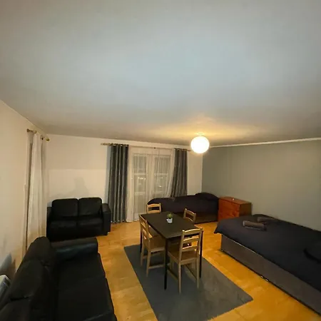 Spacious 2 Bedroom Near The Spire Apartment *