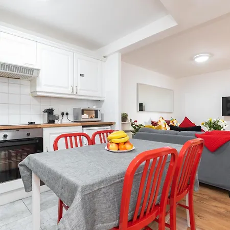 Apartment Spacious 3-bed In Center *