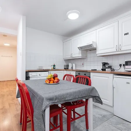Apartment Spacious 3-bed In Center *