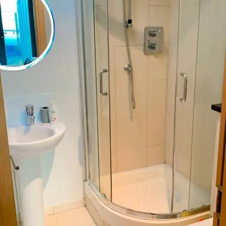 Luxurious Ensuite Kingsize Bedroom *