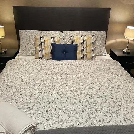 Luxurious Ensuite Kingsize Bedroom Guest house