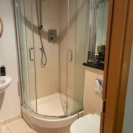 Luxurious Ensuite Kingsize Bedroom Guest house Dublin