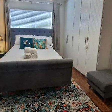 Refurbed Modern & Stylish 3bd - Garden Pets Ok Holiday home *