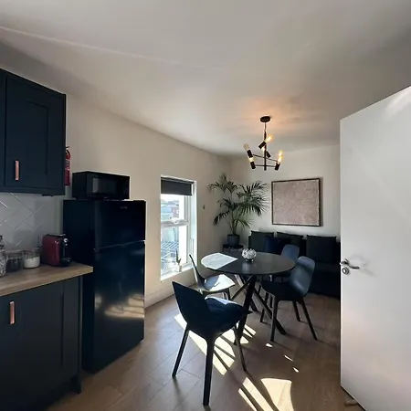 Abbey Apartment *