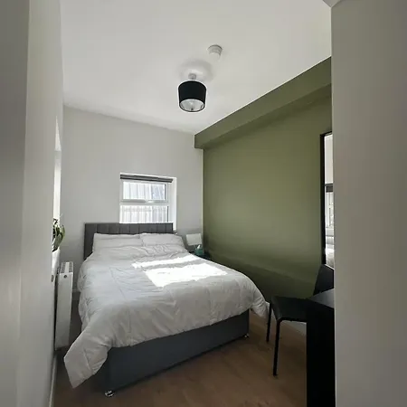 Abbey Apartment *
