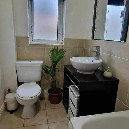 Peaceful & Pet Friendly 200mtrs To Dundrum Centre *