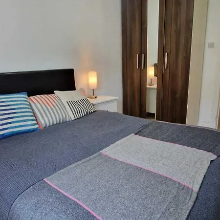 Peaceful & Pet Friendly 200mtrs To Dundrum Centre Apartment Dublin
